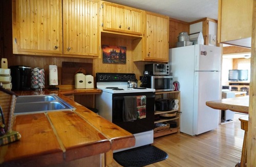 South Boardman Cabin | Welcome to Serenity Shores! 🌅 Soak in the private hot tub, unwind by the fire pit 🔥, and savor calming lake views. Pet-friendly 🐾 and perfect for recharging, exploring, and making memories.