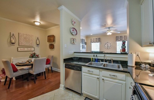 Tuscaloosa Condo | Welcome to Southern Comfort! Luxury condo 1 mile from Bryant-Denny Stadium!