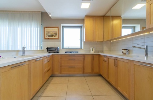 Jerusalem Apartment | Welcome to «The Cedar» by MPJ Vacation Rentals Ltd