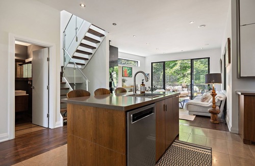Lytton Park House | Welcome to The Treehouse - a tranquil escape in the middle of the city!