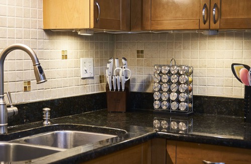 Ridge Wood Heights House | Welcome to The Turtle Nest-Lanai w/Hot Tub+5mi to beach!