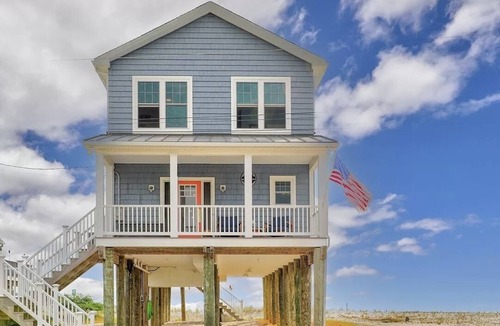 Little Creek House | Welcome to the waterfront oasis in the serene community of Kitts Hummock Beach!