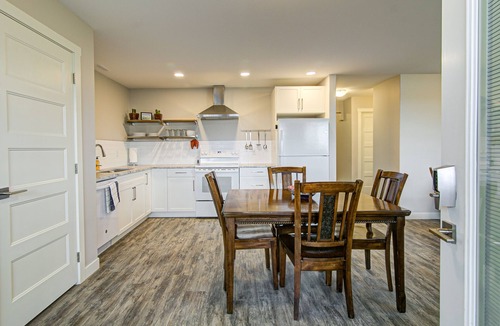 South Lethbridge Apartment | Welcome to the WolfeDen!