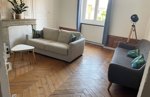 Brioude Apartment | Welcome to this large, elegant apartment.