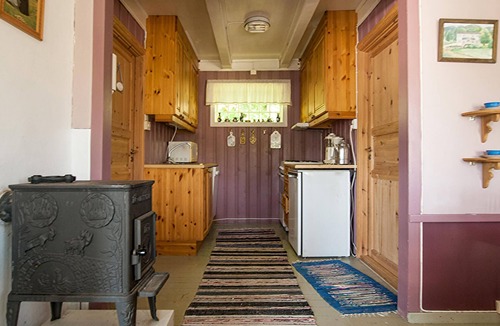 Lensvik House | Welcome to this venerable vacation home in Lensvik.