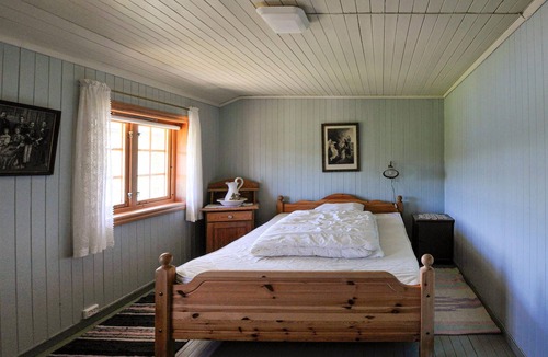Lensvik House | Welcome to this venerable vacation home in Lensvik.