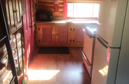 Lake Linden Cabin | Welcome to Water’s Edge Log Cabin