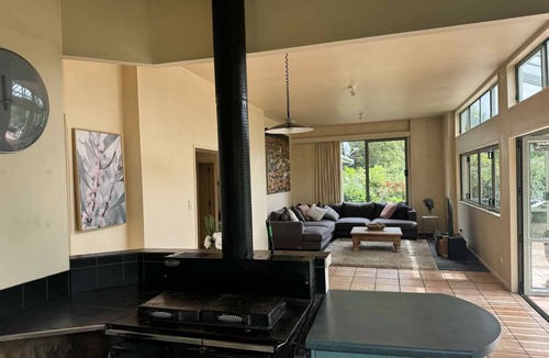 Sheffield House | Welcome to Your Peaceful Canterbury 4 bedroom farm escape in Sheffield