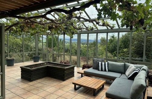 Sheffield House | Welcome to Your Peaceful Canterbury 4 bedroom farm escape in Sheffield