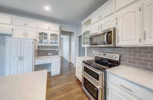Overland Park House | Welcome World Cup fans to this Spacious 5-bedroom house with Modern updates
