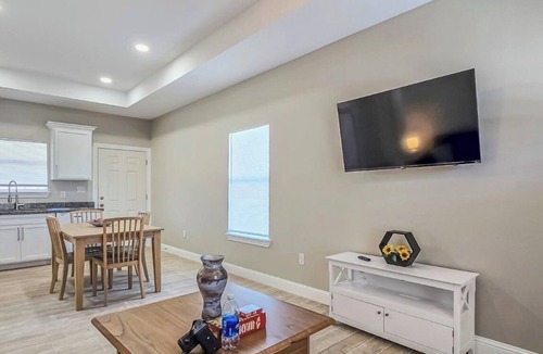 Rosita South House | Welcoming 2-bedroom house with AC in charming Eagle Pass