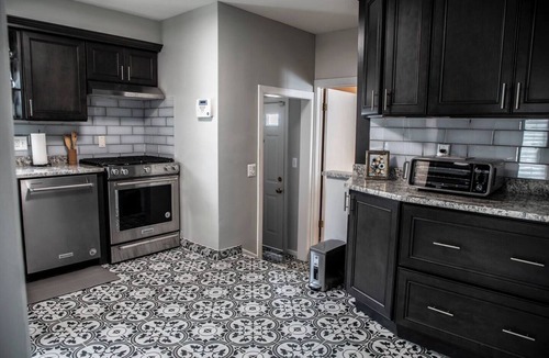 Dearborn Heights House | Welcoming 3-bedroom house with AC in Dearborn Heights