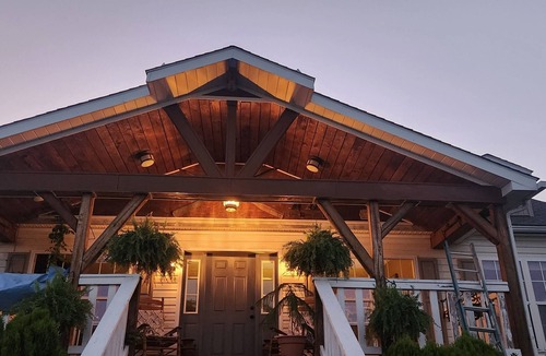 West Leisenring House | Welcoming 3-bedroom house in Vanderbilt with an amazing view!