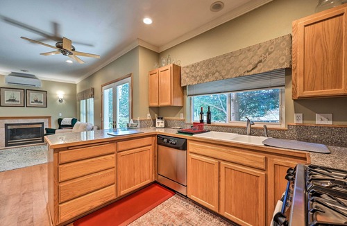 Edmonds House | Welcoming Edmonds Vacation Rental w/Fireplace!