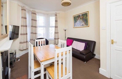 Gillingham Apartment | Welcoming Flat