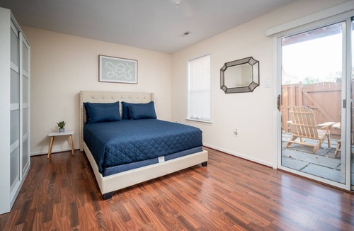 West Springfield House | Welcoming Spacious & Trendy Springfield VA Townhome