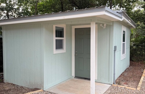 Warrington Apartment | Welcoming studio with AC near Downtown and NAS.