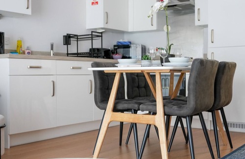 Niddrie House | Welcoming Two-Bedroom Edinburgh Home