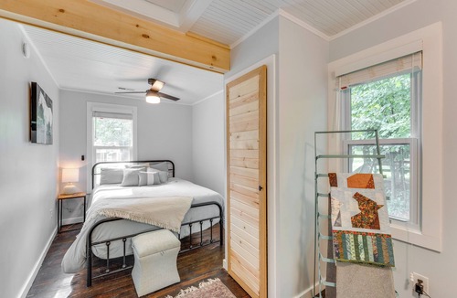 Williams Bay Cottage | Welcoming Williams Bay Cottage w/ Deck & Fire Pit!