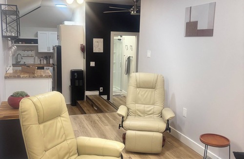 McDonough Apartment | Well-appointed 2-BDRM Private Luxury Apartment Home in McDonough.