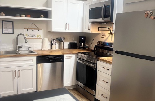 McDonough Apartment | Well-appointed 2-BDRM Private Luxury Apartment Home in McDonough.