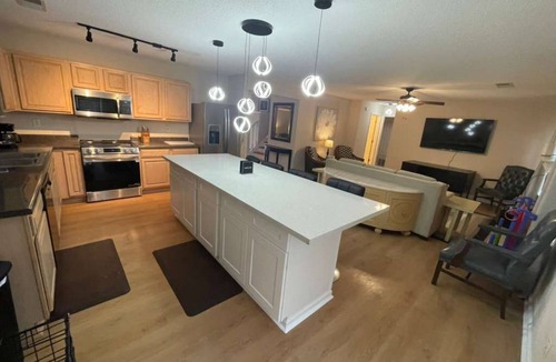 Olive Branch House | Well-Appointed 6-BR House in Tranquil Olive Branch w/Stylish Modern Furniture