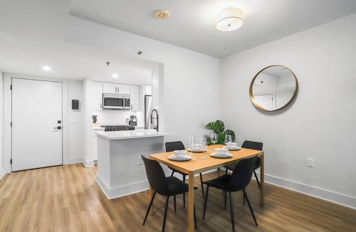 Crystal City Apartment | Well Appointed Apartments W Full Comfort