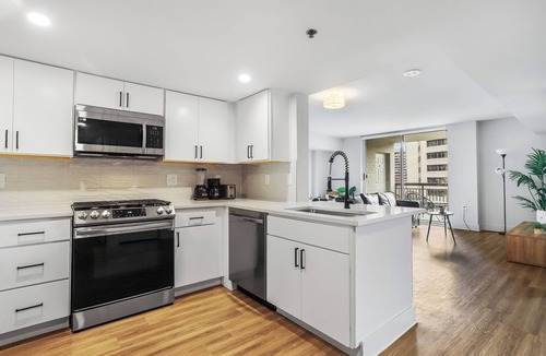 Crystal City Apartment | Well Appointed Apartments W Full Comfort