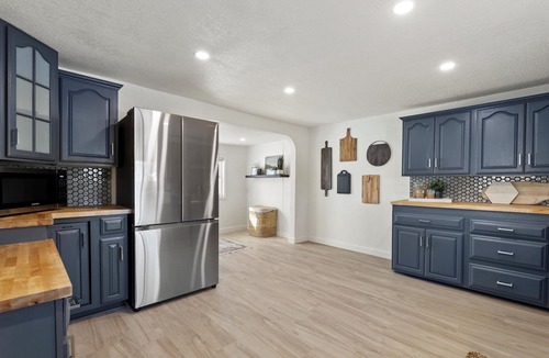 Village of Pewaukee House | Well Appointed Home Steps from Pewaukee Lake + Large Patio ⛱️