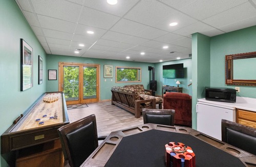 Biwabik Ski Chalet | Well-appointed lakefront villa with gameroom at Giants Ridge