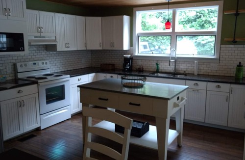 Lynch House | Well-Appointed, Mountain Retreat in Historic City.