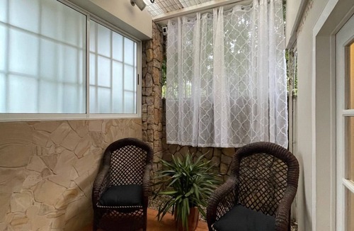 Ciudad Colon House | Well-appointed private 3 bedroom house - fast wifi, attached garage, laundry & +