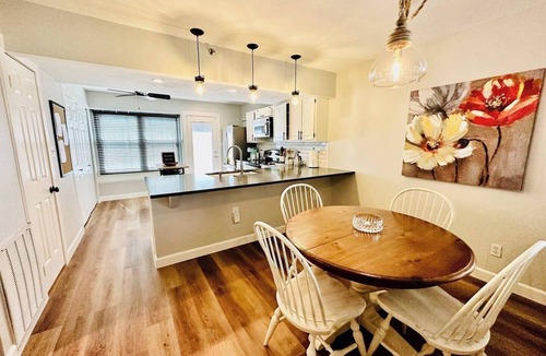 Bryan Place House | Well appointed, Recently Updated, Open Concept , Downtown Dallas. Dogs welcome!