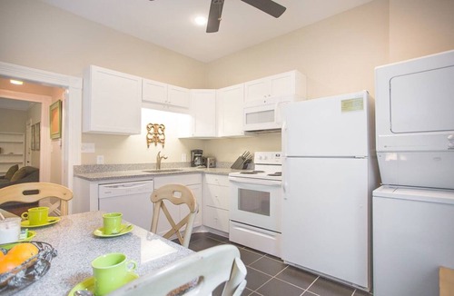 Savannah Victorian District Apartment | Well Appointed Row Home w/King, Across from Forsyth Park by Lucky Savannah
