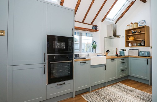 Grimston House | WELL COTTAGE, family friendly, character holiday cottage in Grimston