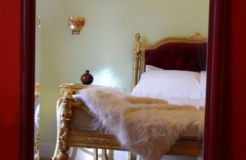 Downtown Cairo Hotel | Well decorated old art gallery - Walking to Tahrir Square