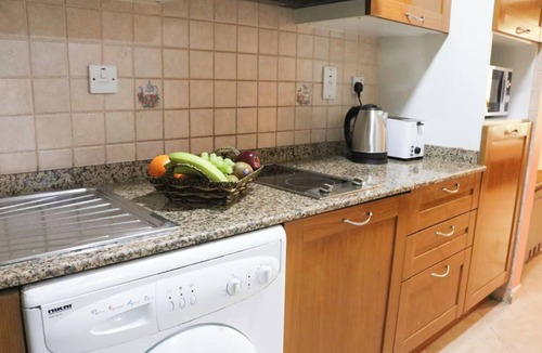 Al Mankhool Apartment | Well Designed Studio Apt Near Dubai Frame