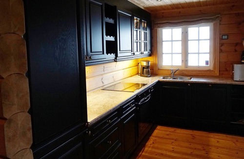 Møre og Romsdal Cabin | Well equipped cabin sorunded with the best of moutains and fjords
