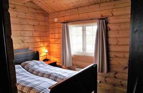 Møre og Romsdal Cabin | Well equipped cabin sorunded with the best of moutains and fjords