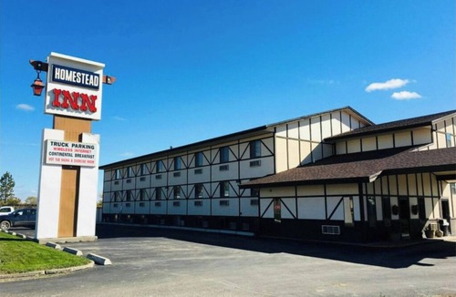Wolf Point Hotel | Well-Equipped Classic Room Ideal for Families Traveling | Free Parking