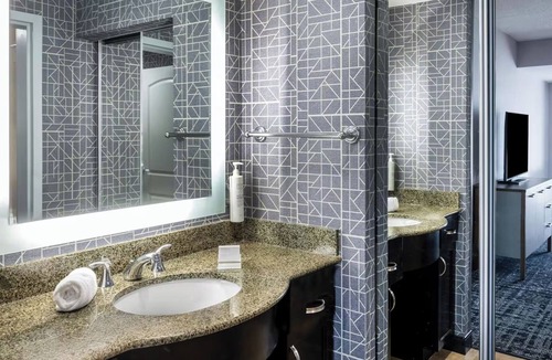 Canonsburg Hotel | Well-Equipped Executive Suite Close to Corporate Centers & Pittsburgh Highlights
