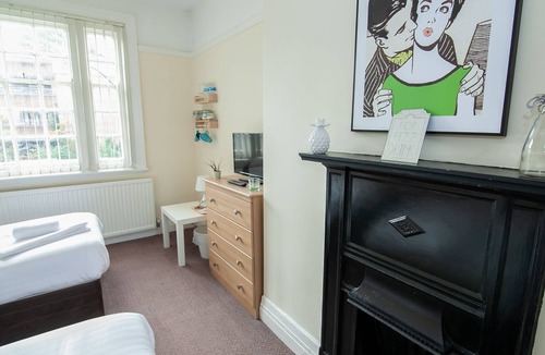 Bootle Hotel | Well equipped large quadruple/family room @Jollys