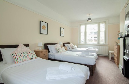 Bootle Hotel | Well equipped large quadruple/family room @Jollys