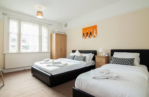 Bootle Hotel | Well equipped large triple/family room 6@The Jolly