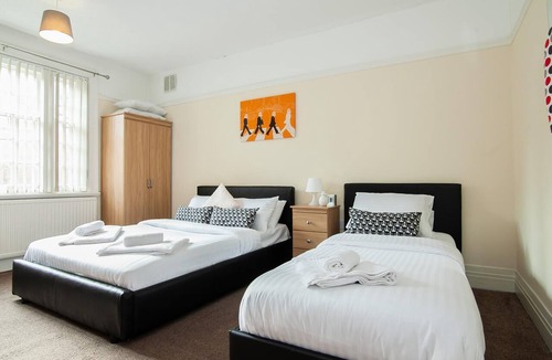 Bootle Hotel | Well equipped large triple/family room 6@The Jolly