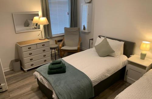 Trafford Apartment | Well-equipped studio apartment