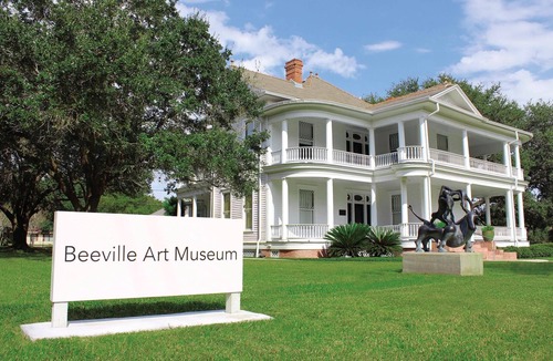 Beeville Hotel | Well-Located Budget-Friendly Room w/Parking – Close to Local Spots