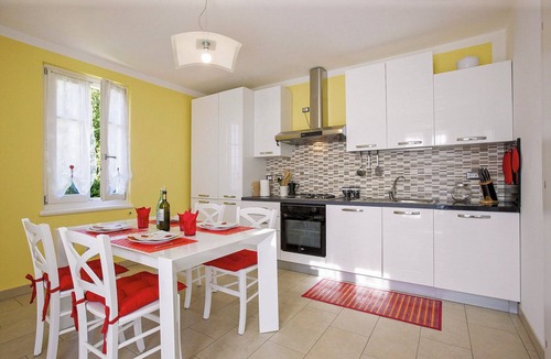 Gonte Apartment | Well maintained 3½-room apartment with garden, balcony and beautiful lake view