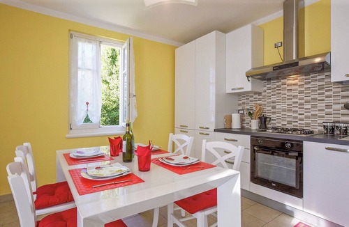 Gonte Apartment | Well maintained 3½-room apartment with garden, balcony and beautiful lake view