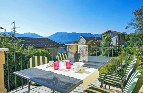 Gonte Apartment | Well maintained 3½-room apartment with garden, balcony and beautiful lake view
